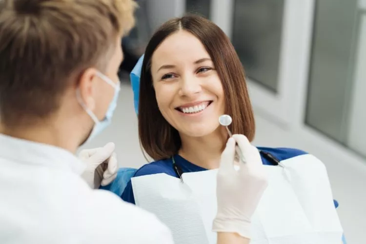 7 probleme dentare frecvente și cum pot fi prevenite cu controale regulate