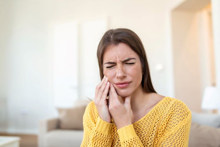 Care sunt simptomele infecțiilor dentare și cum le tratăm